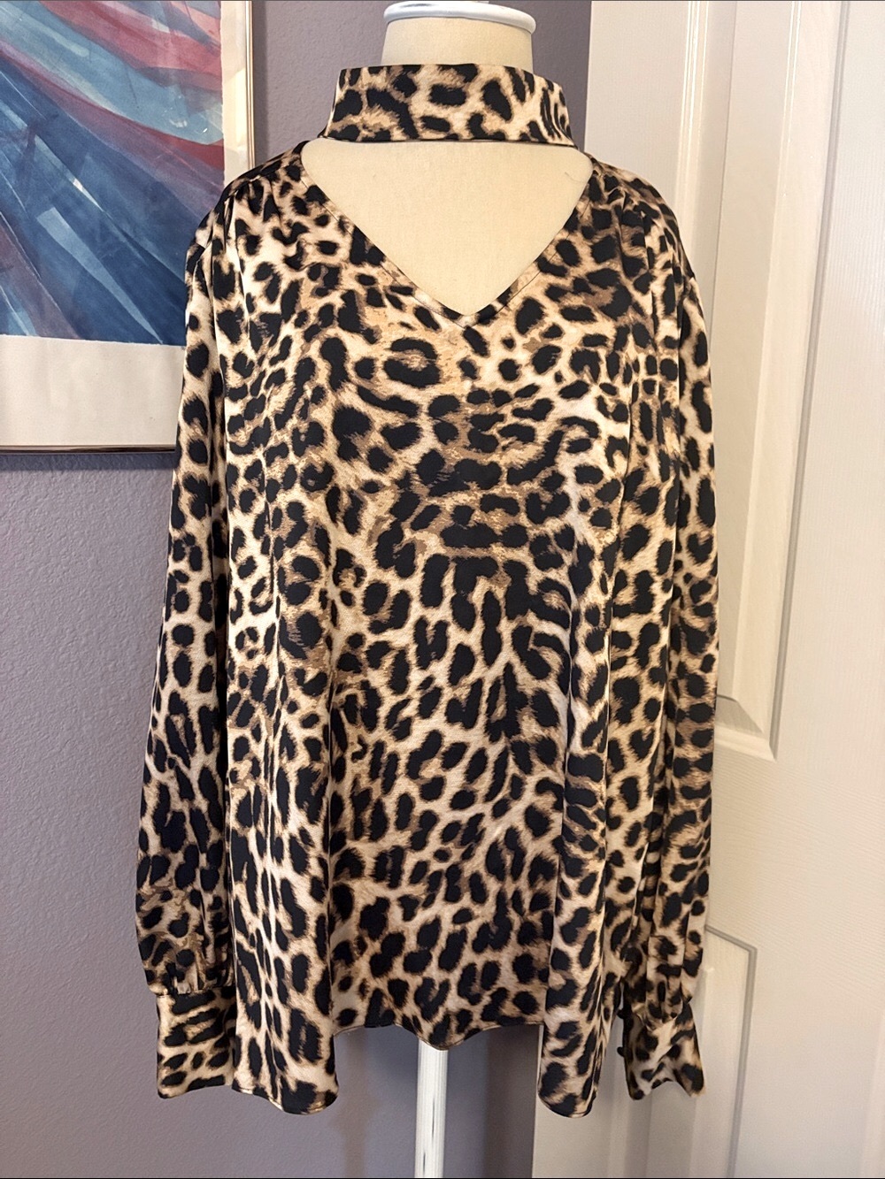 Vince Camuto Leopard print Choker V‑Neck Blouse